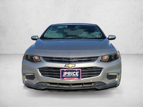 Used 2017 Chevrolet Malibu LT w/ Driver Confidence Package image 2