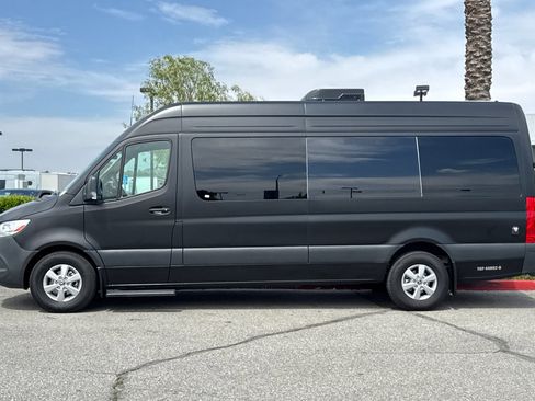 Used 2024 Mercedes-Benz eSprinter 170 Cargo image 3