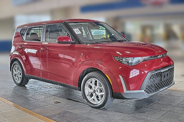 Used 2025 Kia Soul LX w/ LX Technology Package FWD image 2