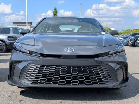 Used 2025 Toyota Camry SE FWD image 5