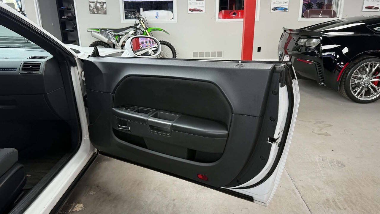 Used 2014 Dodge Challenger R/T RWD image 15