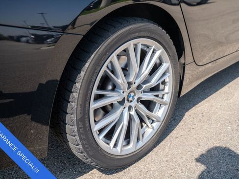 Used 2023 BMW 330i xDrive Sedan w/ Premium Package image 9