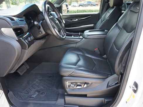 Used 2019 Cadillac Escalade Platinum image 17