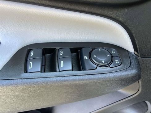 Used 2023 Chevrolet Equinox LS w/ Driver Confidence II Package FWD image 18