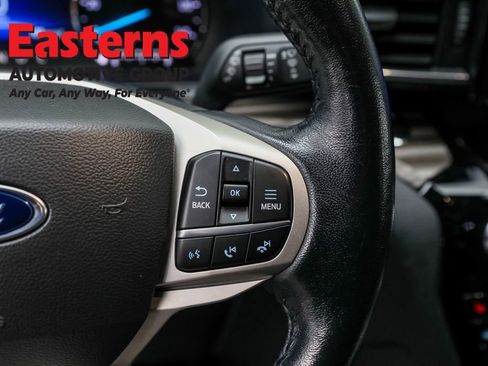 Used 2022 Ford Explorer Limited w/ Equipment Group 301A AWD/4WD image 16
