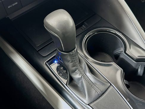 Used 2019 Toyota Camry SE w/ Convenience Package image 24
