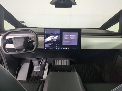 Used 2024 Tesla Cybertruck AWD Crew Cab image 15