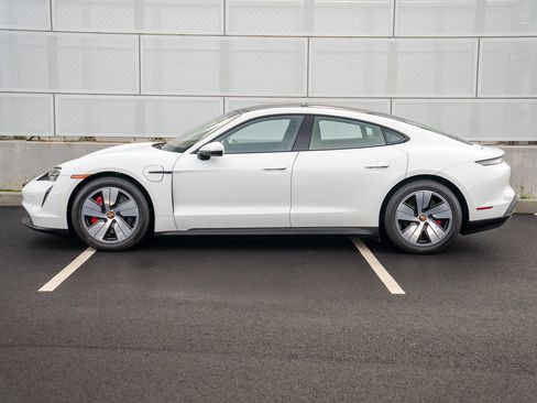 Used 2021 Porsche Taycan 4S image 2