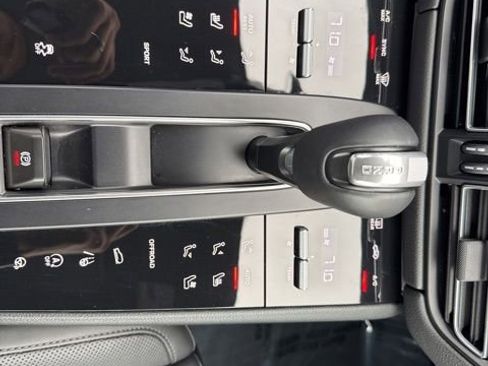 Used 2024 Porsche Macan image 35