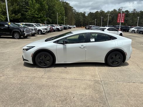 New 2026 Toyota Prius Plug-In Hybrid FWD image 2