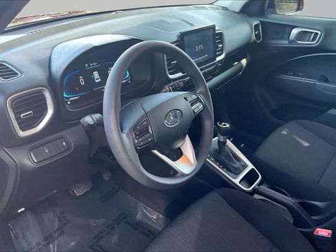 Used 2025 Hyundai Venue SE FWD image 17