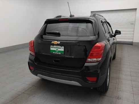Used 2020 Chevrolet Trax LT w/ Sun & Sound Package FWD image 7
