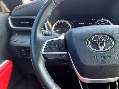 Used 2024 Toyota Highlander XSE FWD image 12