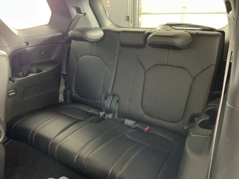 Used 2025 Honda Pilot TrailSport image 28