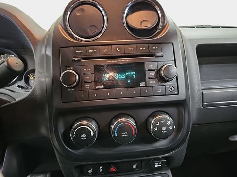 Used 2014 Jeep Patriot Latitude image 22