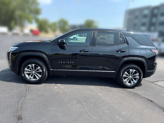 Used 2025 Chevrolet Equinox LT AWD/4WD image 2