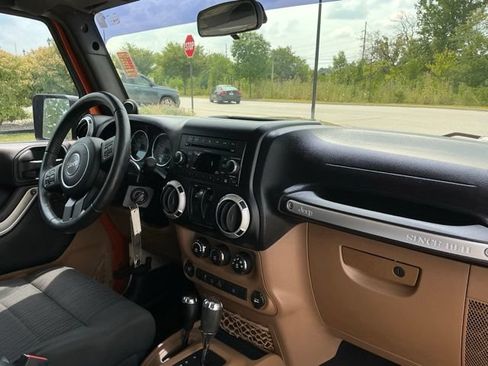 Used 2011 Jeep Wrangler Sahara w/ Connectivity Group AWD/4WD image 18