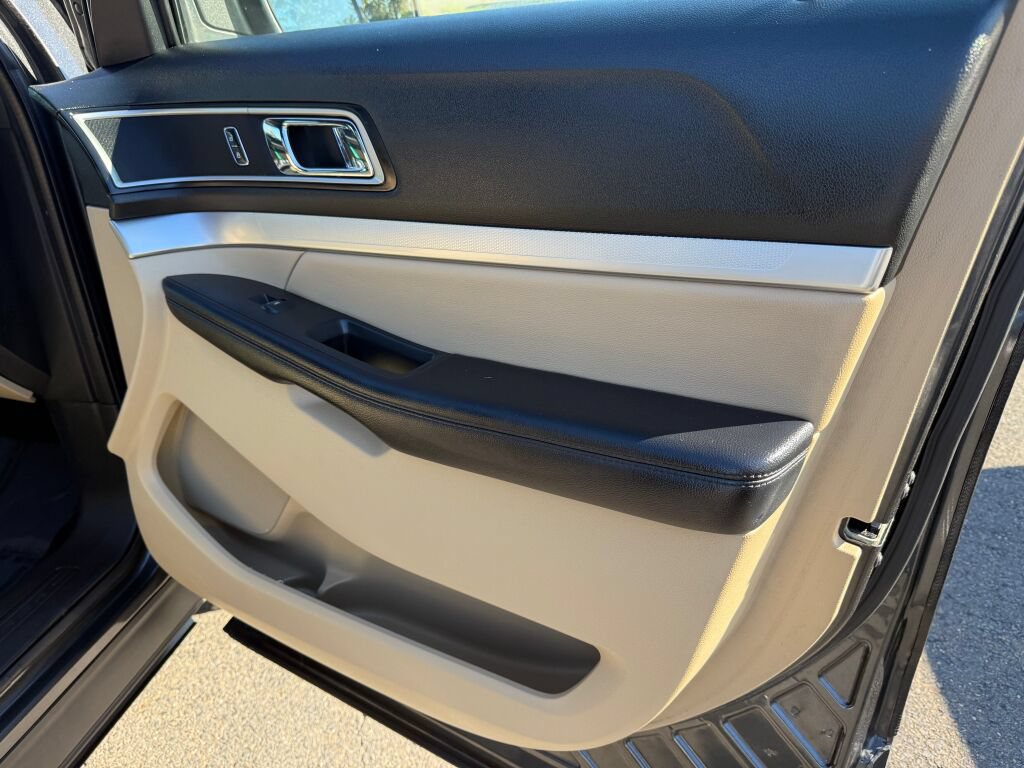 Used 2017 Ford Explorer XLT FWD image 26