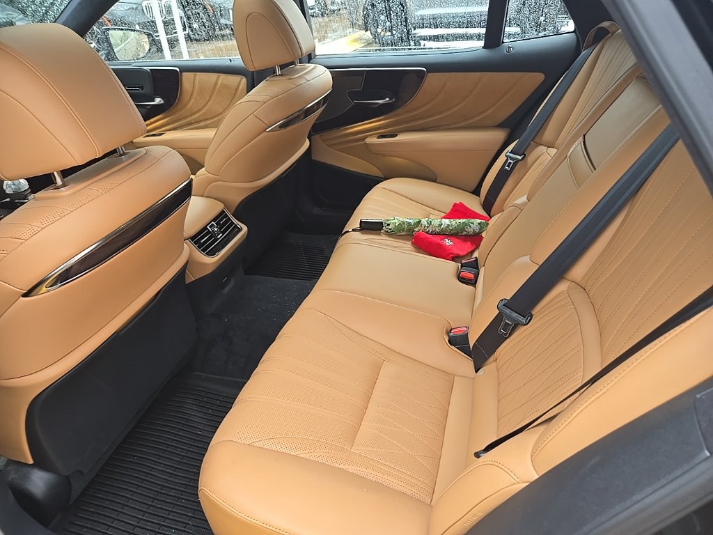 Used 2024 Lexus LS 500 AWD w/ Interior Upgrade Package image 8