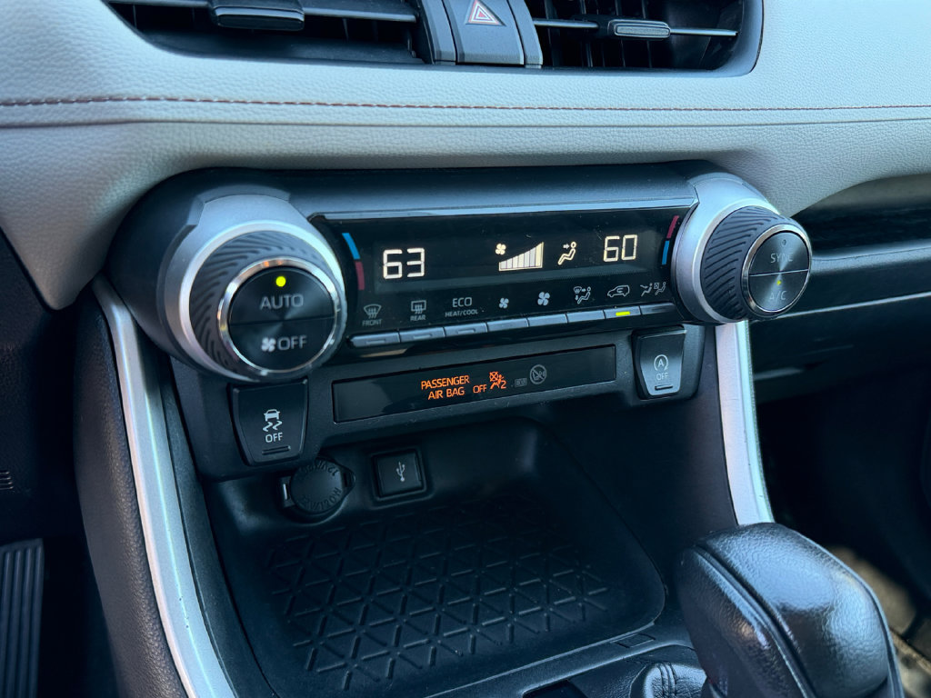Used 2021 Toyota RAV4 XLE AWD/4WD image 23