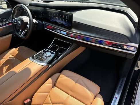 Used 2025 BMW 740i xDrive w/ Premium Package AWD/4WD image 30
