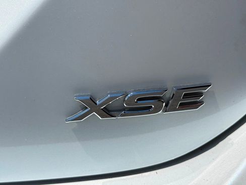 Used 2020 Toyota Camry XSE FWD image 9