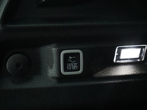 Used 2024 Jeep Grand Cherokee L Altitude image 12