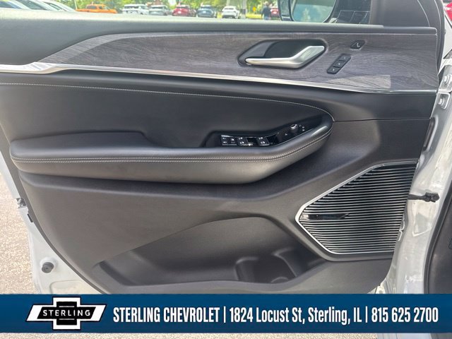 Used 2022 Jeep Grand Cherokee Overland w/ Luxury Tech Group IV AWD/4WD image 22