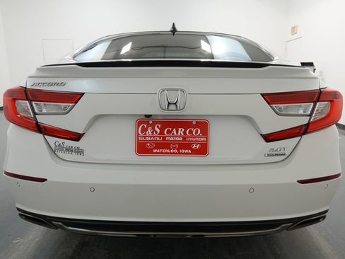 Used 2018 Honda Accord Touring image 6