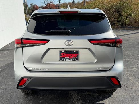 Certified 2023 Toyota Highlander AWD image 8