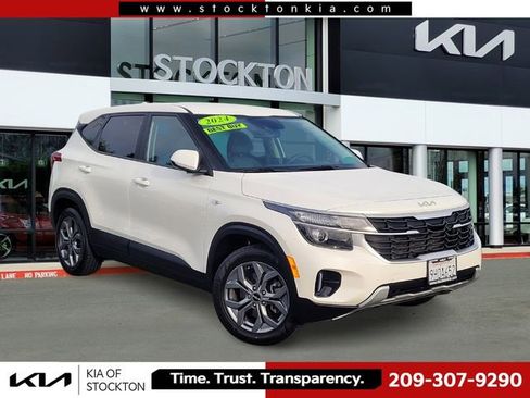 Used 2024 Kia Seltos LX AWD/4WD image 1