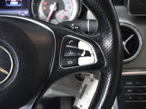 Used 2017 Mercedes-Benz GLA 250 image 13