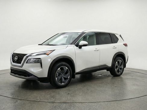 Used 2025 Nissan Rogue SV AWD/4WD image 3