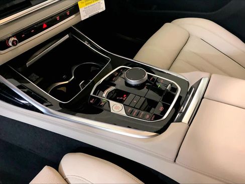 New 2026 BMW X7 xDrive40i w/ M Sport Package image 7