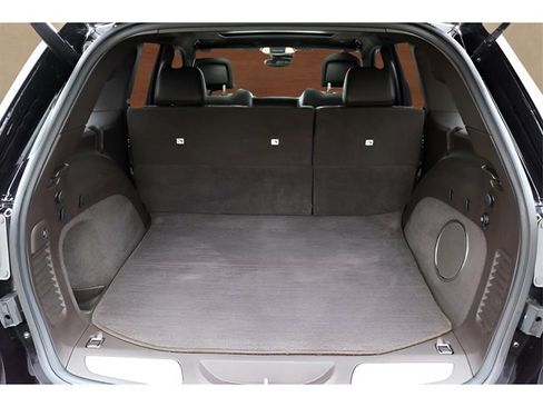 Used 2019 Jeep Grand Cherokee Overland image 17