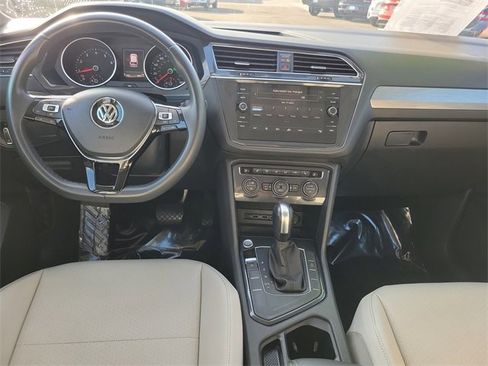 Used 2020 Volkswagen Tiguan SEL image 9