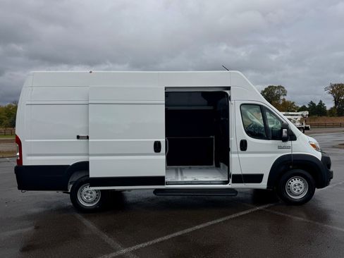 Used 2025 RAM ProMaster 3500 w/ Roll-Up Rear Door Package FWD image 9