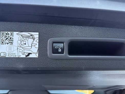 Used 2024 Toyota Sienna XLE image 17