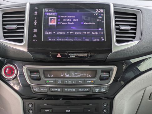 Used 2018 Honda Pilot Elite image 14