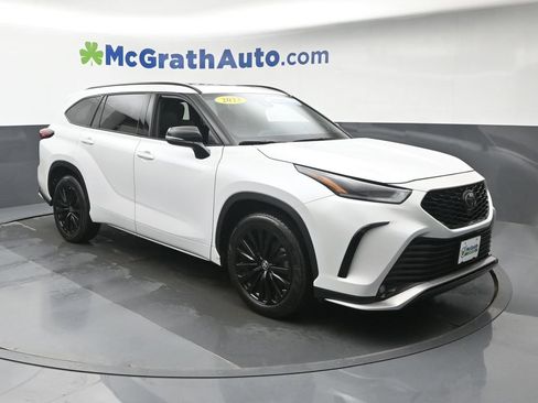 Used 2023 Toyota Highlander XSE AWD/4WD image 2