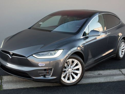 Used 2018 Tesla Model X 100D image 2