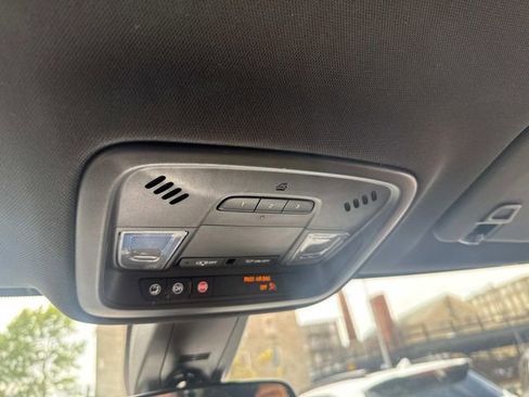 Used 2023 Chevrolet Traverse LT image 30