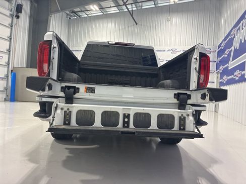 Used 2023 GMC Sierra 1500 SLT w/ SLT Convenience Package AWD/4WD image 9