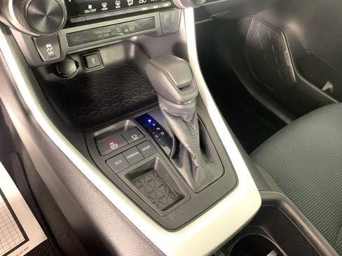 Used 2022 Toyota RAV4 LE image 25