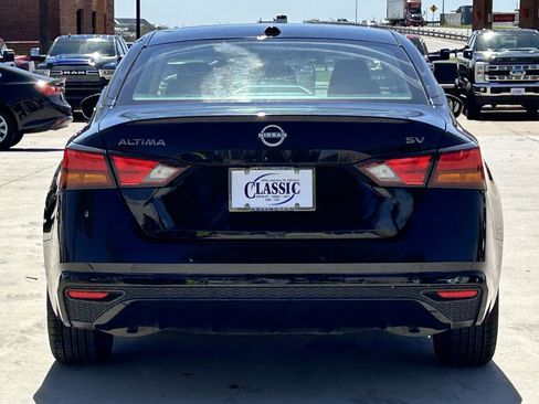 Used 2024 Nissan Altima 2.5 SV FWD image 5