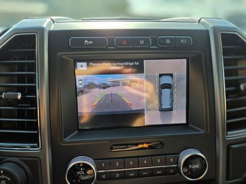 Used 2019 Ford Expedition Platinum RWD image 25