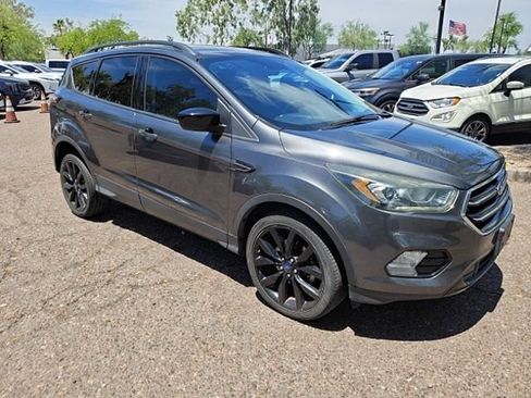 Used 2017 Ford Escape SE w/ SE Sport Appearance Package FWD image 7