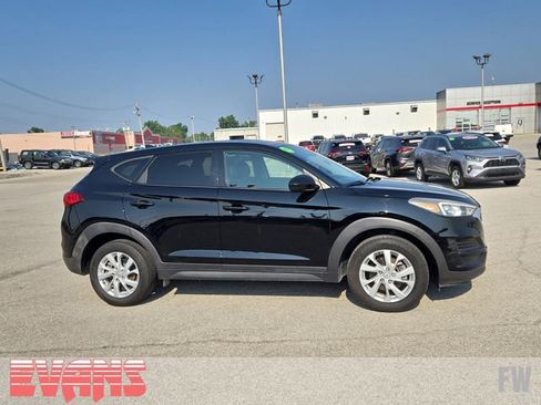 Used 2019 Hyundai Tucson SE image 2