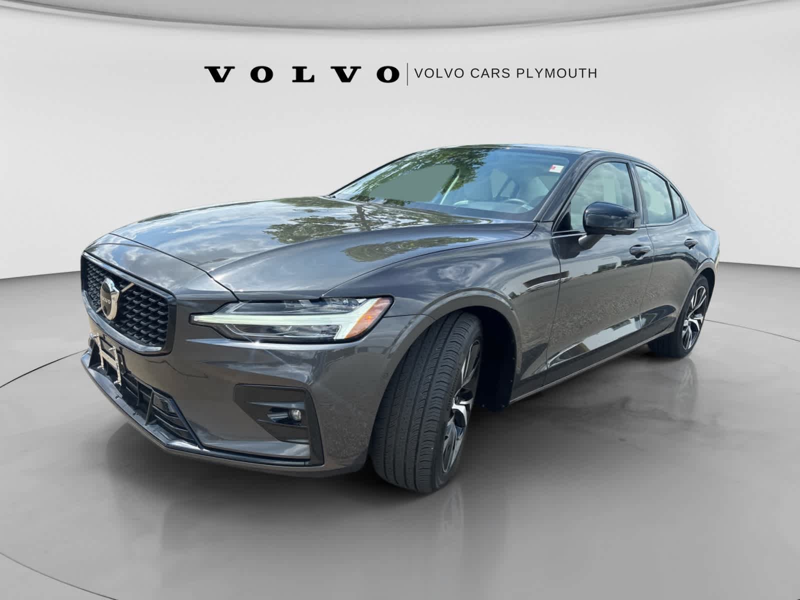 Used 2025 Volvo S60 B5 Plus FWD image 5