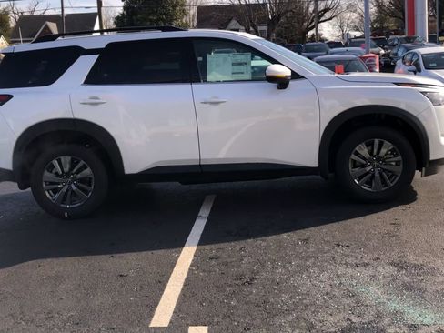 New 2025 Nissan Pathfinder SV w/ SV Premium Package image 9